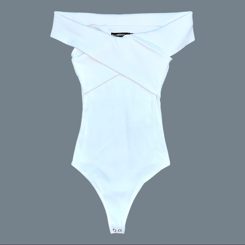 ABERCROMBIE & FITCH White Off The Shoulder Ribbed Bodysuit XS